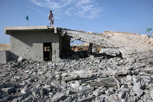 Libia/ Tripoli: 3 morti e 15 feriti nel raid Nato contro la tv
