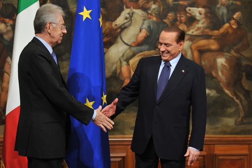 Governo/ Berlusconi lascia palazzo Chigi, applausi dai dipendenti