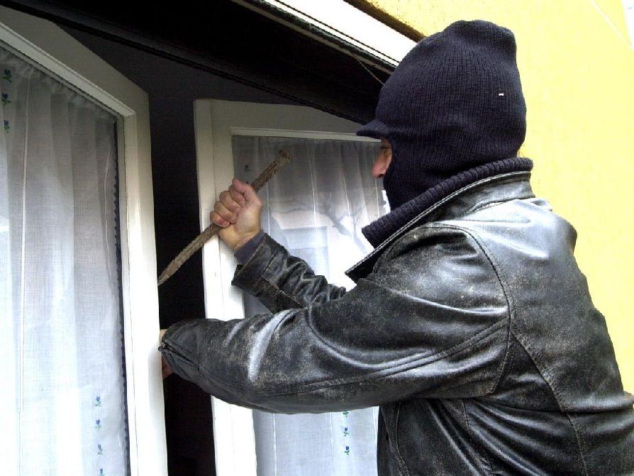 Saronno, colpi a ripetizione