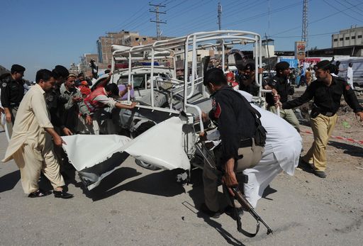 Pakistan/ Doppio agguato a Peshawar, un morto e 17 feriti