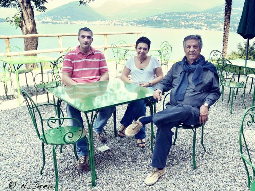 Renato Pozzetto con i gestori della Locanda