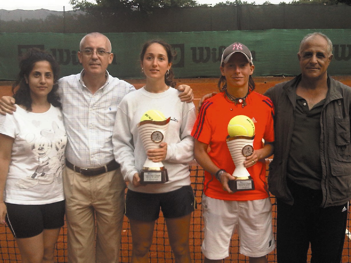 Da sinistra Simona Maita, Ezio Terreni, la vincitrice Jennifer Tebaldini, la finalista Francesca Castagni, Francesco Maita