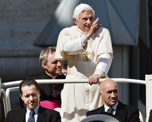 Papa/ Vaticano contro ipotesi giornalistiche su complici corvo