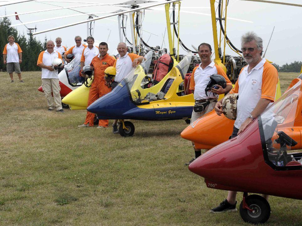I protagonisti del Giro d'Italia in... autogiro (foto Blitz)