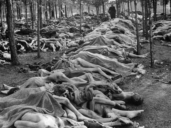 La tragica immagine delle vittime d'uno Stalag