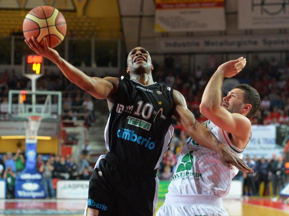 Dunston devstante, fermato solo dagli arbitri (Blitz)