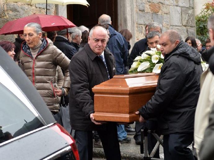 La finta Elisabetta Ballarini esce dai funerali con l'avvocato Cramis (Blitz)
