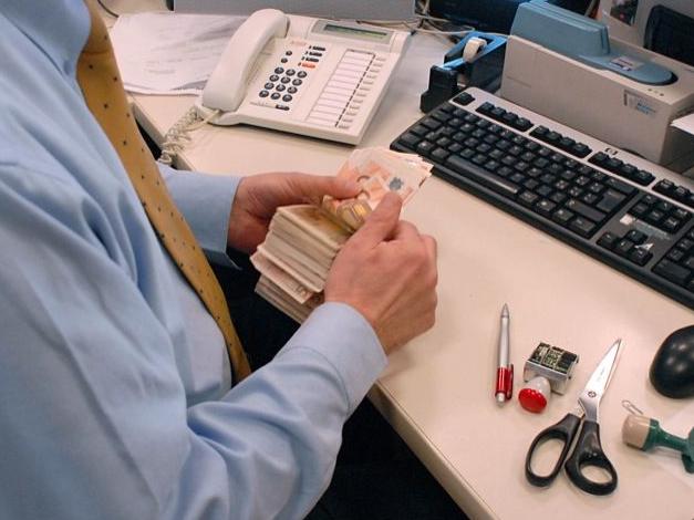 Lotta contro le banche. Allam è con lei