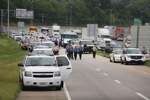 Ferguson, capo polizia a marcia per Brown: scontri e arresti