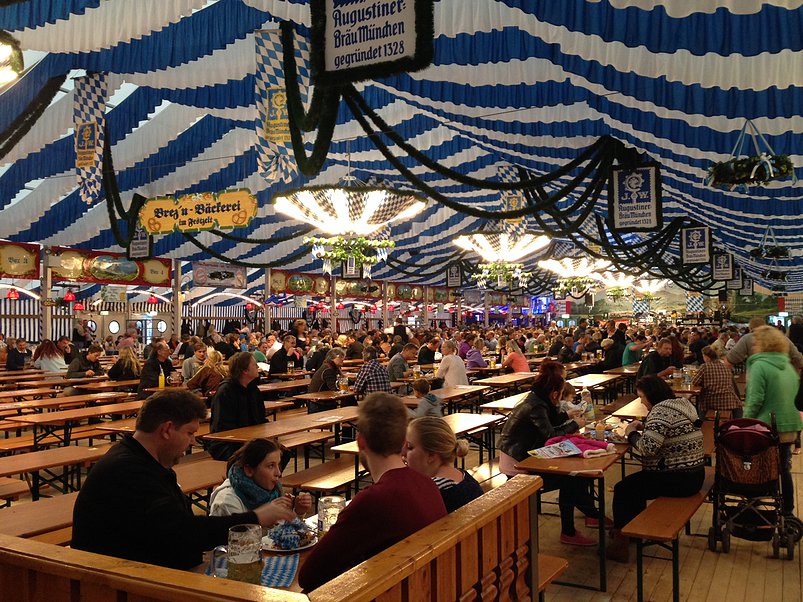 Prosit fest: bionde e gusto sotto il tendone