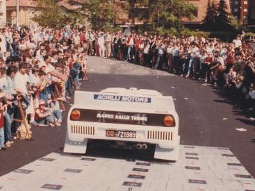 Via Crispi gremita nel giugno 1984 al passaggio della Lancia 037