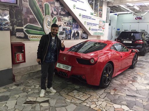 Napoli, Lorenzo Insigne si regala una Ferrari