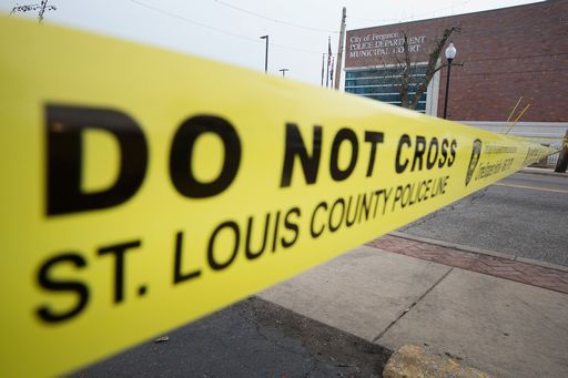Ferguson, capo polizia dopo spari su agenti: è stata imboscata