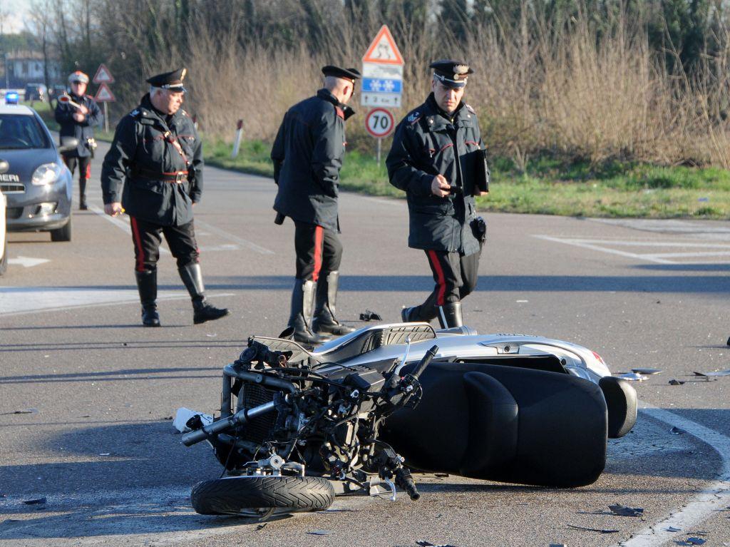 I carabinieri sul luogo dell'incidente