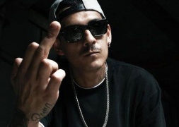 Arrestato per droga a Milano il rapper romano Noyz Narcos