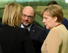 Schulz: se Grecia uscirà da euro, rinuncerà a capitali europei