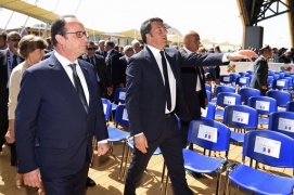 Hollande: fare di tutto per tenere la Grecia nell'euro