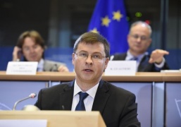 Grecia, Dombrovskis: passi in avanti ma servirà nuovo Eurogruppo