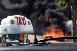 Sciopero taxi in Francia contro UberPop, incidenti in molte città