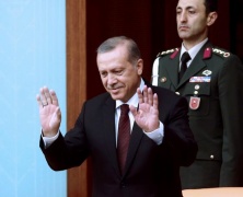 Erdogan vuole inviare truppe in Siria, ma esercito frena