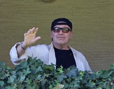 Vasco Rossi accusato su Facebook minaccia querele