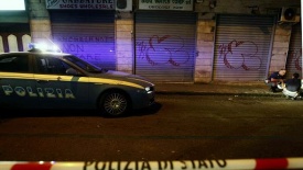 Agguato nella notte a Napoli, ucciso un 27enne e ferito passante