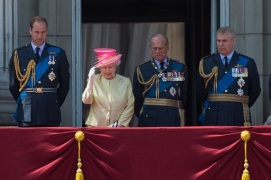 Buckingham Palace: indegna foto saluto nazista Regina a 6 anni
