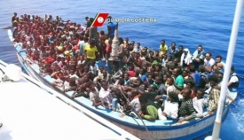 Immigrati, sbarcata a Messina nave irlandese con 14 cadaveri