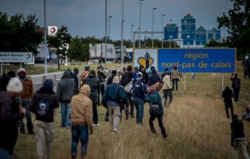 Hollande: in serata parlerò con Cameron di crisi migranti Calais