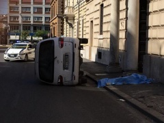 Roma, furgone travolge pedoni: morta una donna, grave un'altra