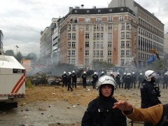 Allevatori e polizia si affrontano a Bruxelles davanti all'Ue