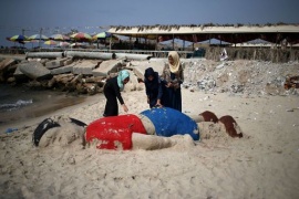 Gaza ricorda Aylan con una scultura di sabbia