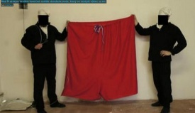 Innalzate mutande rosse per protesta su sede presidenza ceca