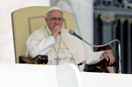 Papa: Padri Sinodo abbraccino anche situazioni vulnerabilità