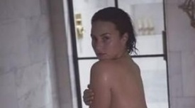 Demi Lovato posa nuda alla vigilia del lancio di 