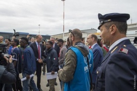 A via piano Ue ricollocazione migranti, 19 partiti per la Svezia
