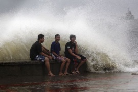 Filippine, un morto per tifone Koppu e oltre 23mila evacuati