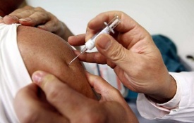 Piano Vaccini, ipotesi obbligo per la scuola e sanzioni a medici