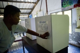 Partecipazione in massa al voto per le elezioni in Myanmar