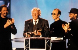 E' morto Robert Stigwood, l'uomo che lanciò John Travolta