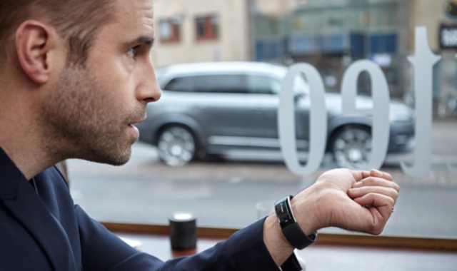 Parla allo smartwatch e l’auto si anima