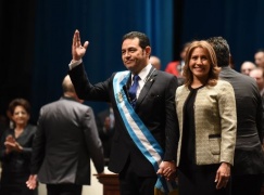 Guatemala, ex comico Morales giura e assume incarico di presidente