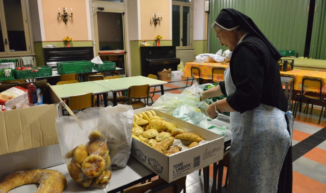La mensa dei poveri in via Luini (Foto Archivio)