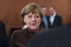 Ue, Merkel: non mi immischio con interpretazioni su flessibilità