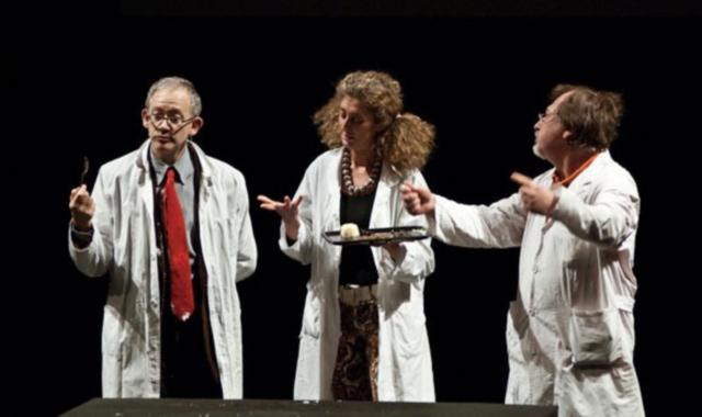 Tre ricercatori e attori dell’Università Statale di Milano mettono in scena la fisica