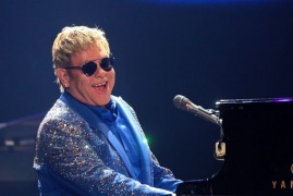 Sanremo, Unioni civili e family day, domani c'è Elton John