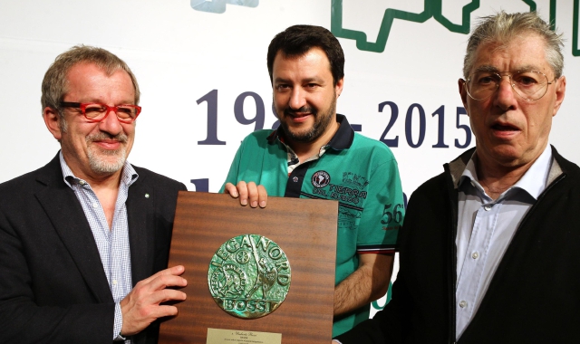 Il segretario federale della Lega Nord Matteo Salvini con il presidente della Regione Lombardia Roberto Maroni  e Umberto Bossi alla festa per il trentesimo anniversario della Lega Nord di Bergamo 