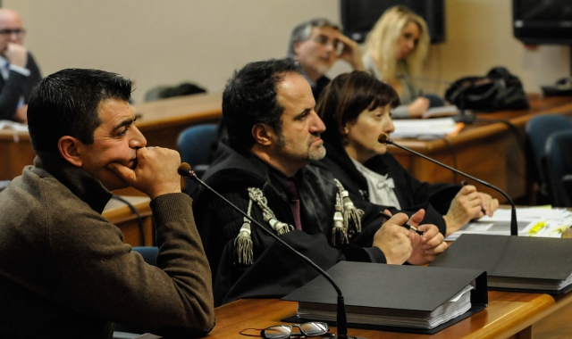 Marco Lenzi con gli avvocati Mauro Umiltà e Cristina Marrapodi