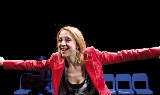 Debora Villa è al teatro Ucc di Varese per la festa della donna con «Sogno di una notte di mezza età», monologo comico da lei scritto con Giovanna Donini e Gianmarco Pozzoli