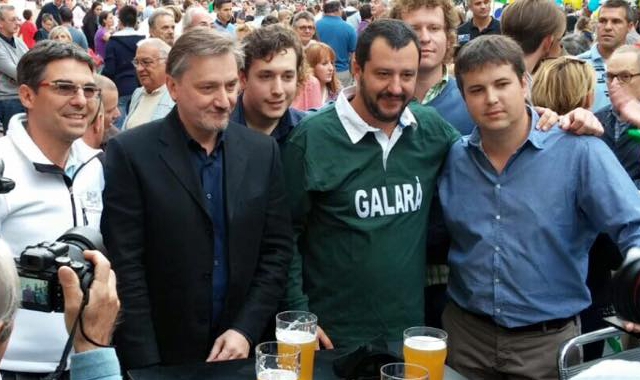 Andrea Cassani (a destra) con Matteo Salvini e lo stato maggiore della Lega gallaratese e varesina